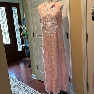 Maxi linen dress with white embroidery.